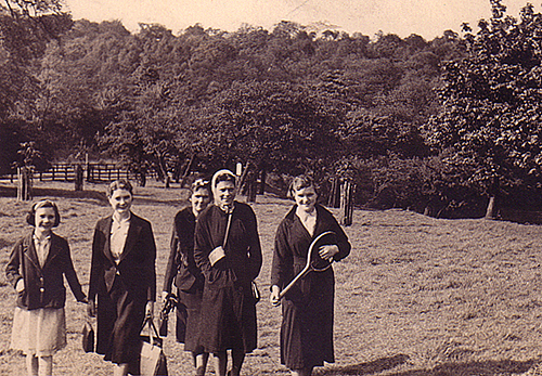 Group on country outing